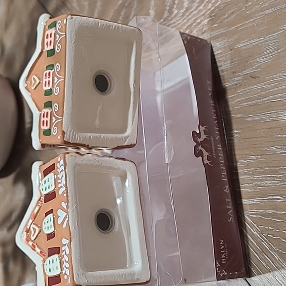 Gingerbread salt and pepper shakers - Picture 5 of 5